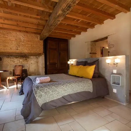 Oda ve Kahvaltı La Metairie Du Clos Saint Louis 3*