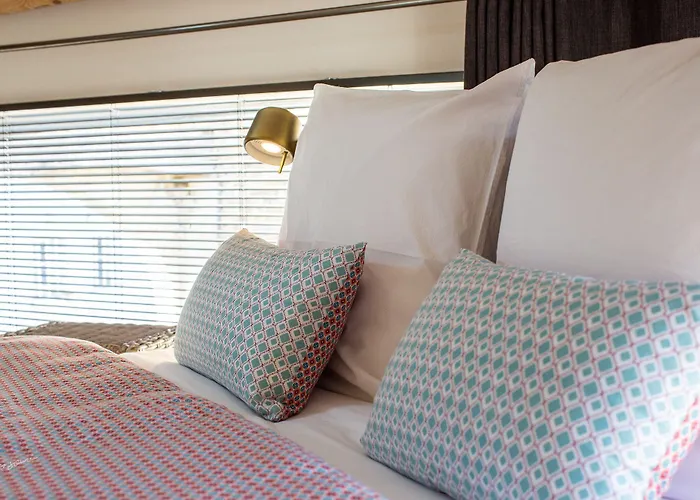 La Metairie Du Clos Saint Louis Bed & Breakfast