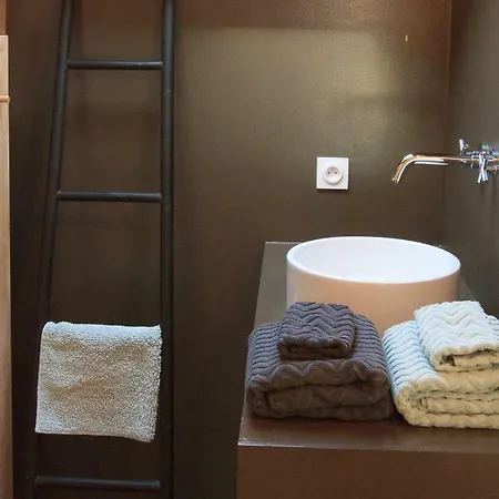 La Metairie Du Clos Saint Louis Nocleg ze śniadaniem 3*